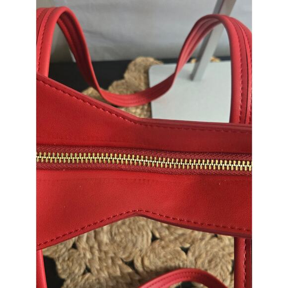 bobbi 70's Brooklyn Inspire Lipstick Red Ladies Bag - Picture 11 of 12